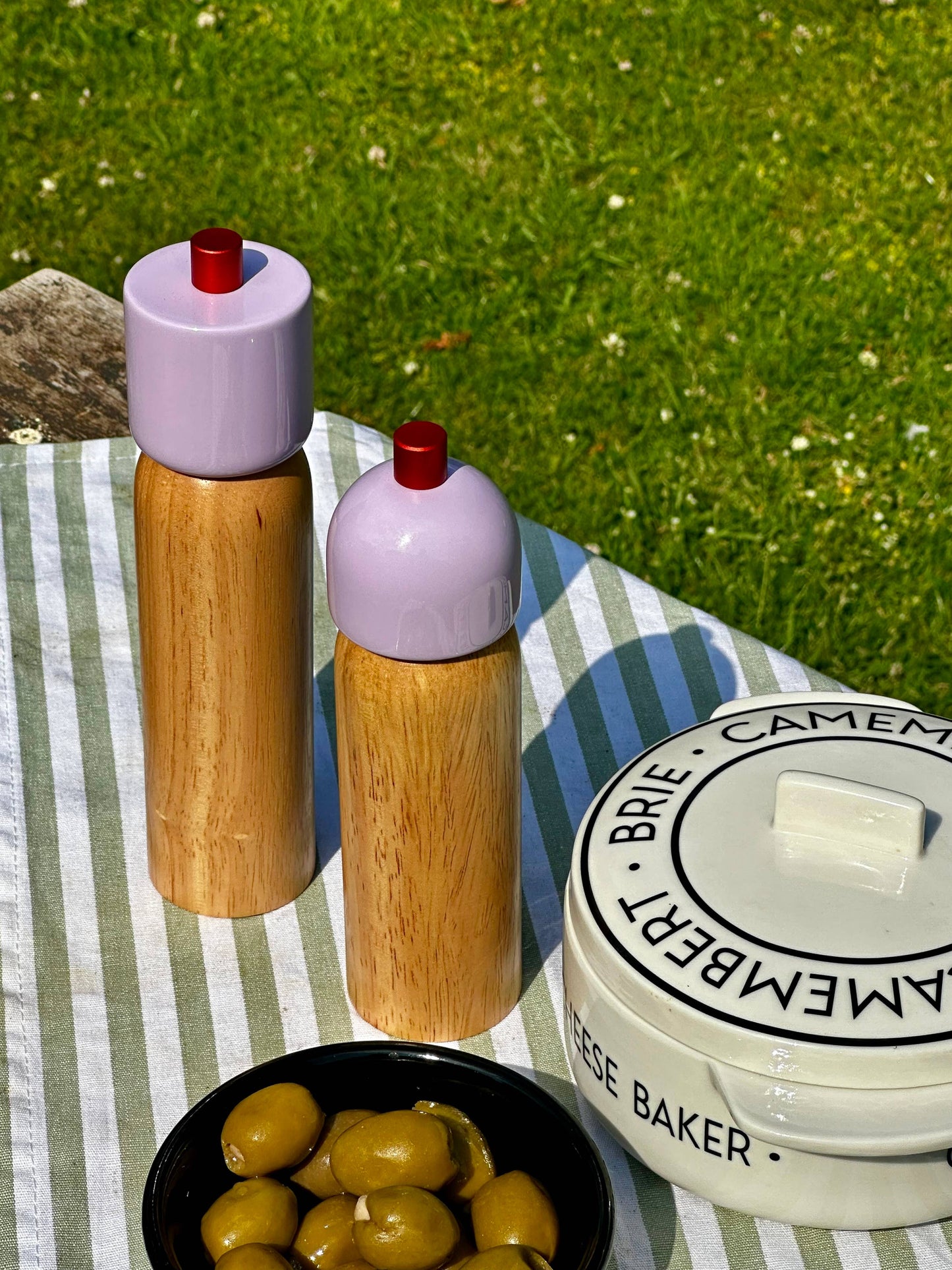 MÆGEN Salt & Pepper Grinder - Lilac & Red