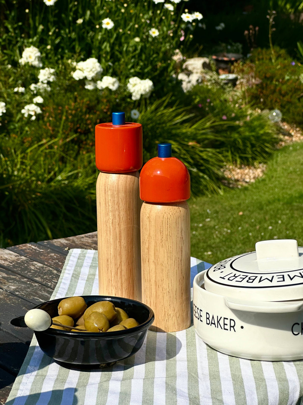 MÆGEN - Salt & Pepper Grinder - Orange & Blue