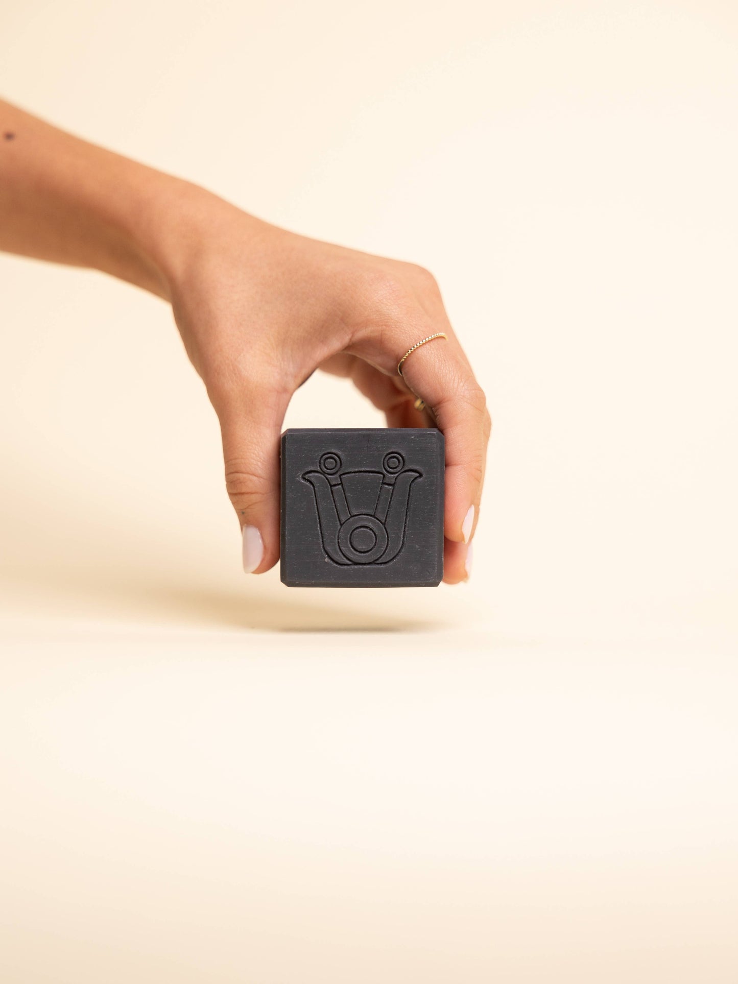Paca Botánica - LUNA - Detoxifying Charcoal + Bentonite Clay Soap